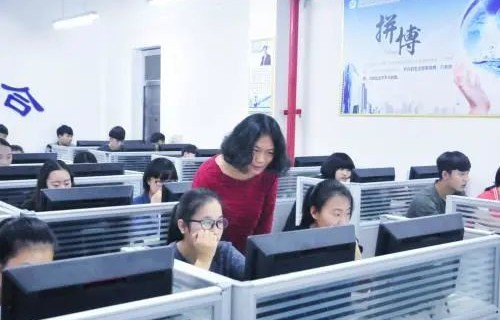 选幼师还是选电子商务专业