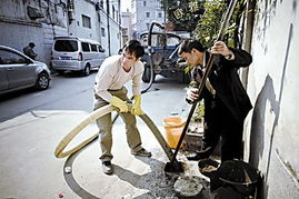 掏粪工5天工资8100元，揭秘月入过万的艰辛与可能